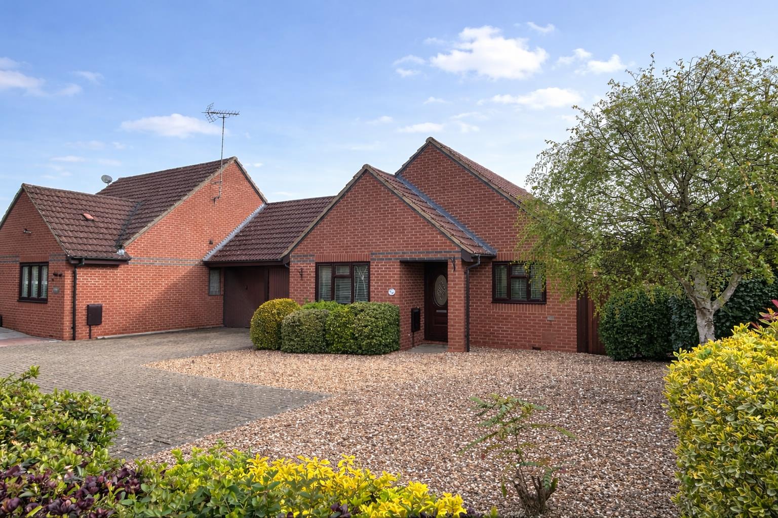 2 bed property in Claridge Drive, Milton Keynes